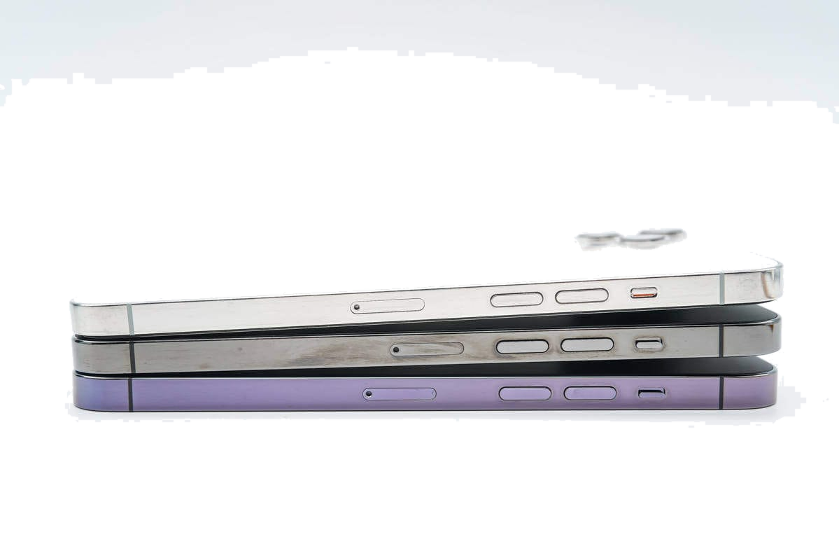 iPhone 14 与 13 系列两款超大杯充电对比